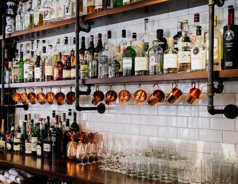 10 ideas de Barra bar de madera en L  barra de bar en casa, bares en el  hogar, bar en casa